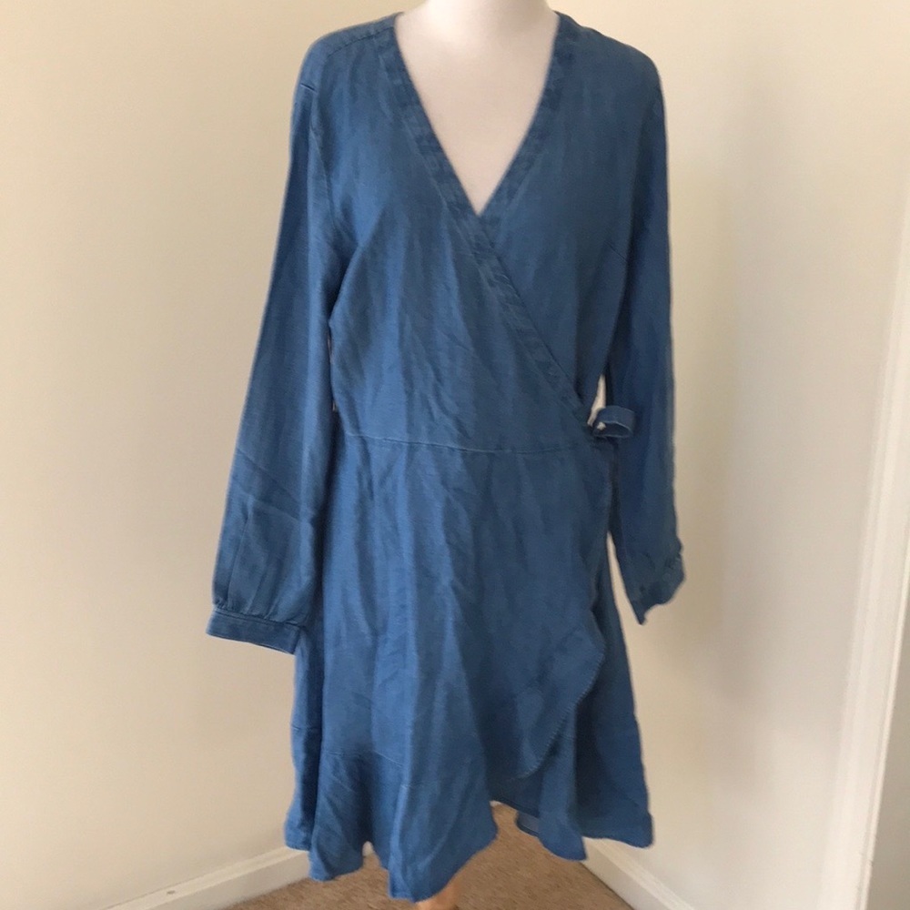 New! Loft woman SZ 0 blue chambray wrap long sleeve dress.